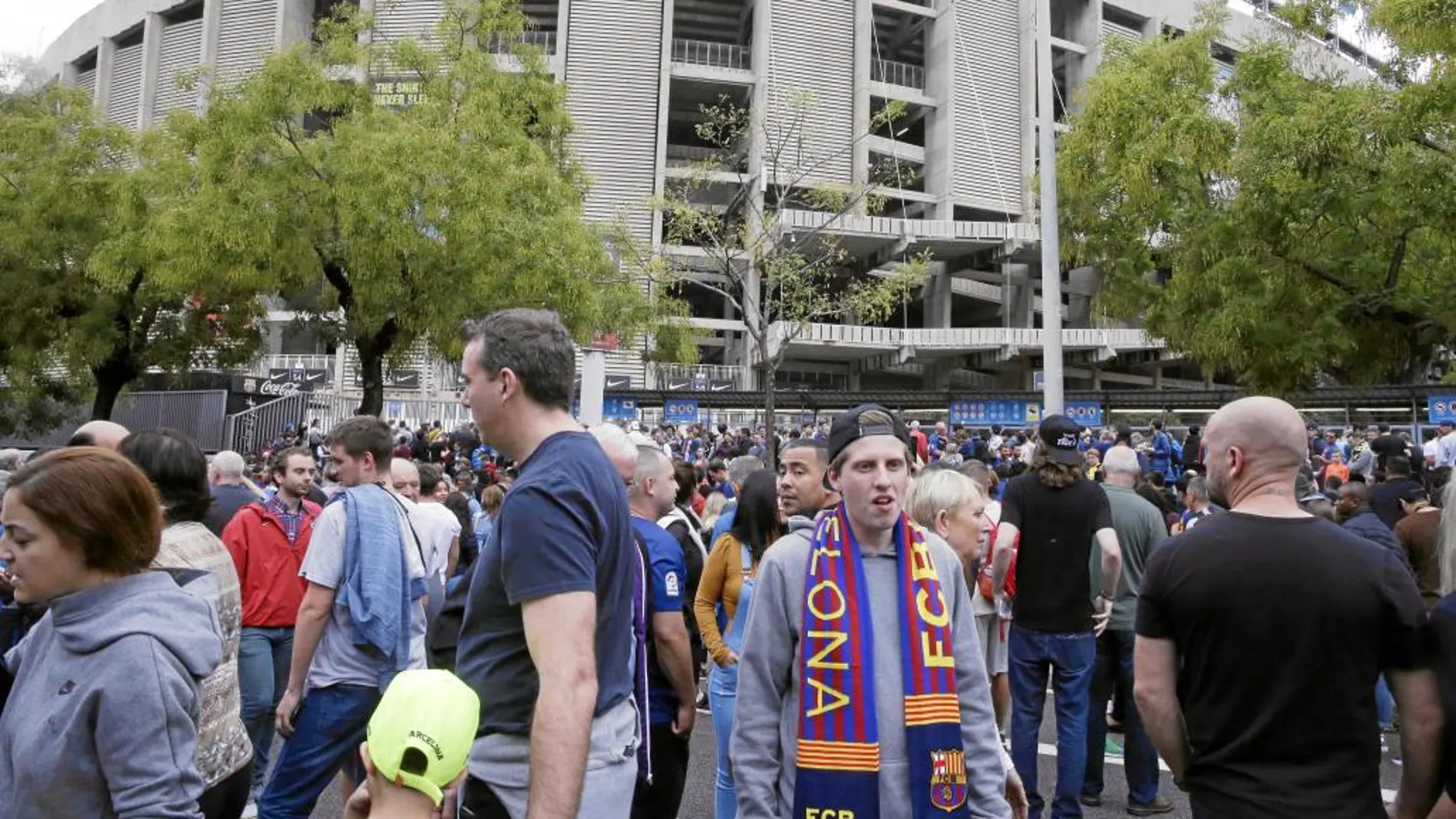 Tras momentos de incertidumbre, finalmente los aficionados no pudieron acceder al Camp Nou