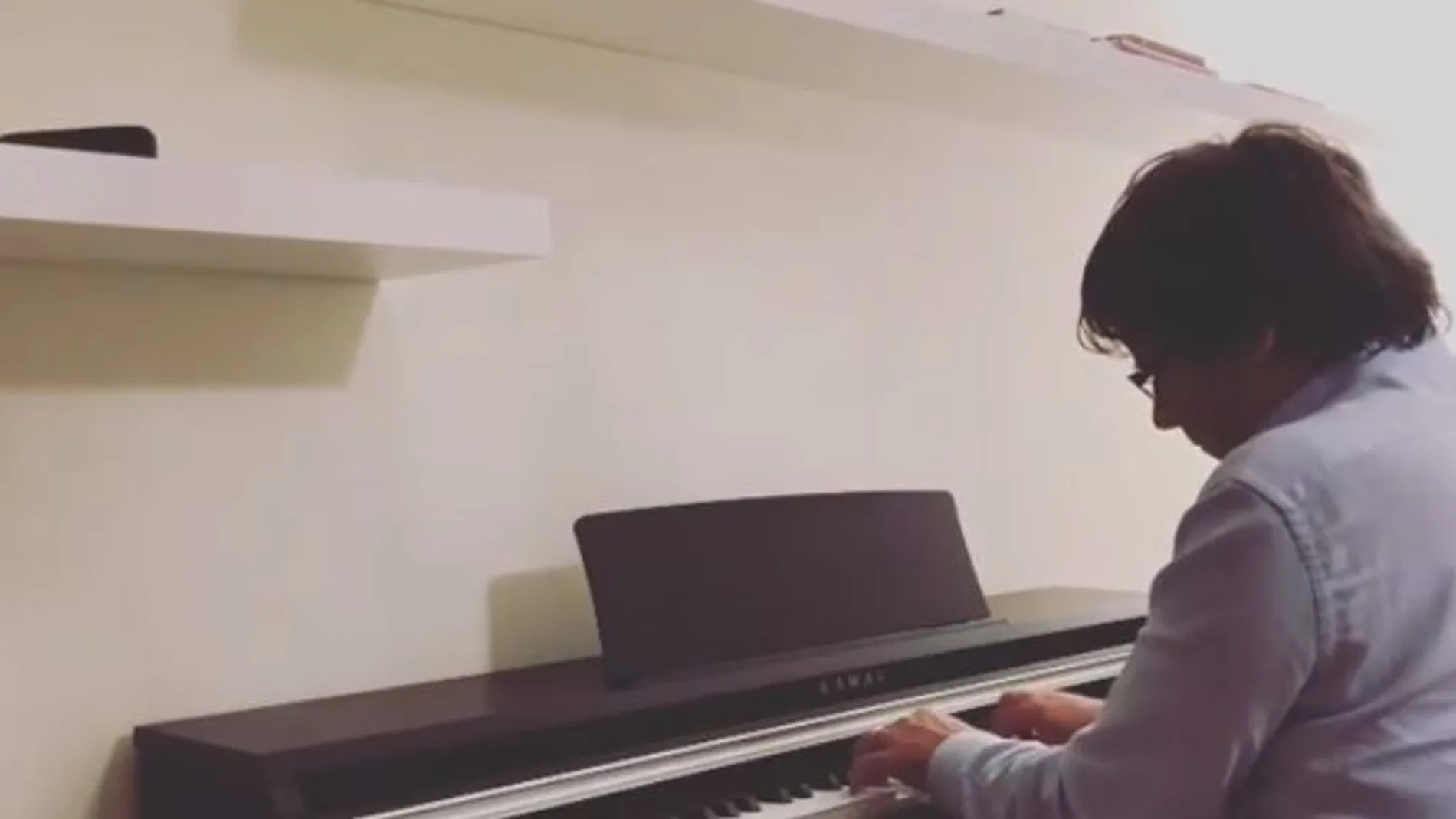 Carles Puigdemont al piano