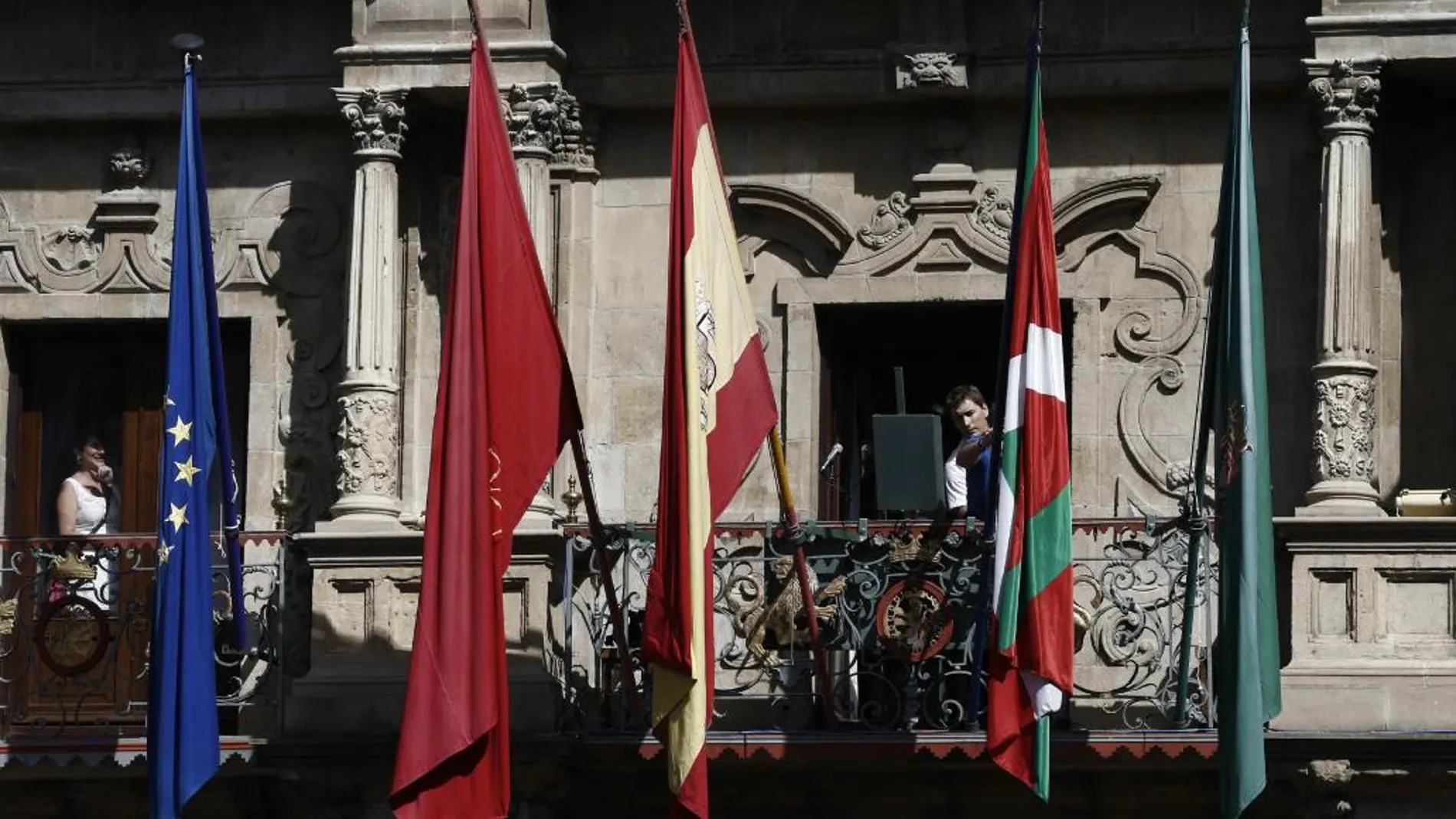 Imagen del balcón de la Casa Consistorial de Pamplona durante las fiestas de San Fermín