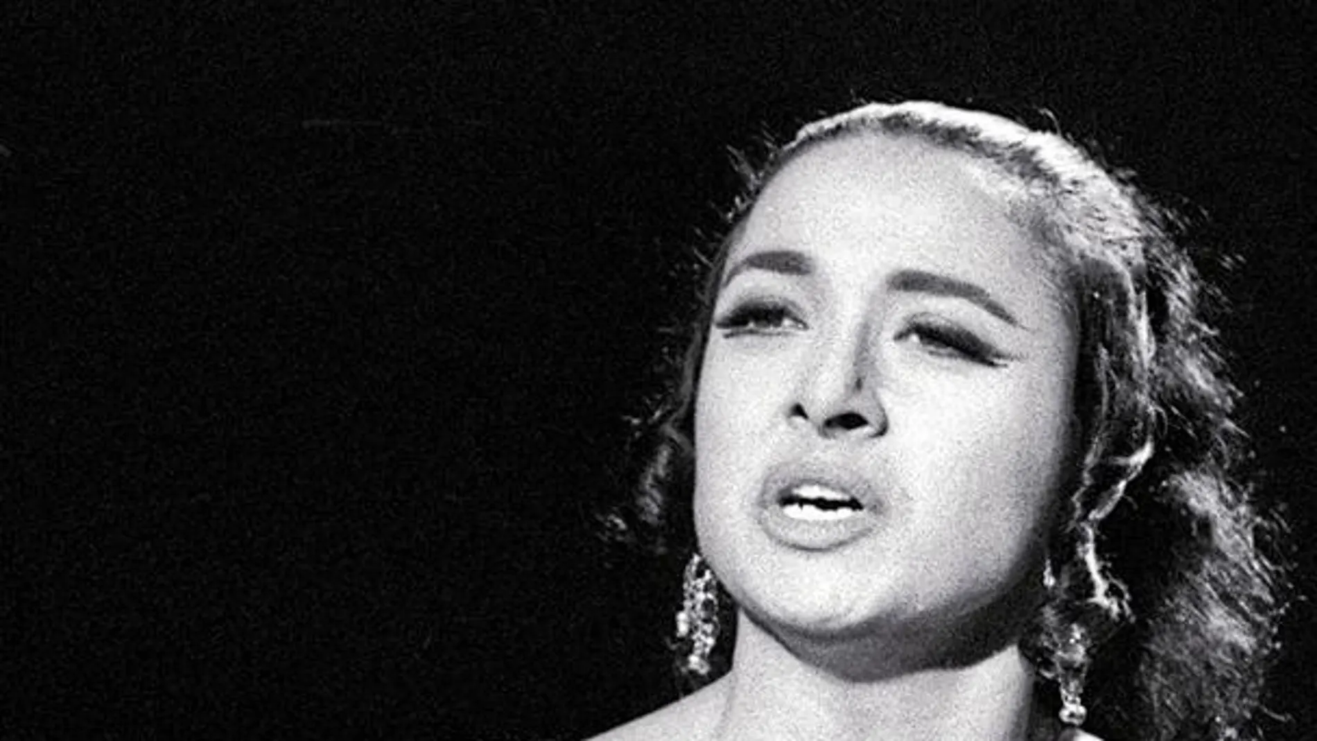 Dolores Vargas en una actuación de los años 70