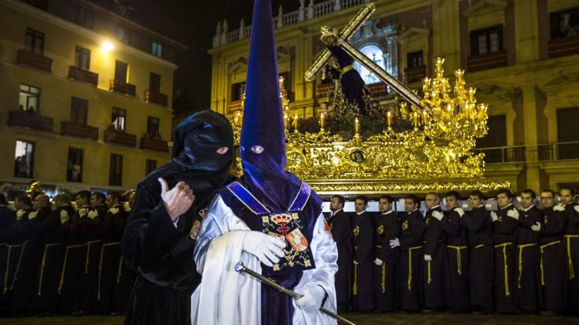 La cofradía de Jesús "El Rico"de Málaga, en Miércoles Santo, por un privilegio de 1759, indulta a los presos