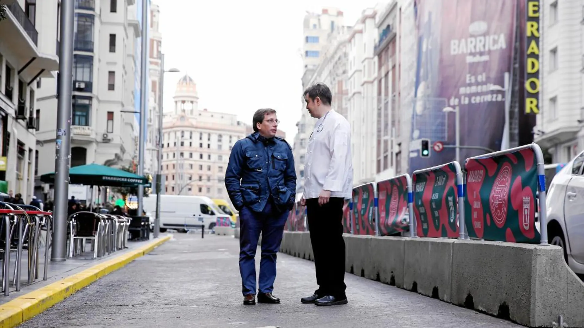 Martínez-Almeida y Mario Gallardo, de la Sirena Verde, coinciden en señalar que «si a la gente la limitas se va a la periferia donde pueden ir más cómodamente en sus coches»