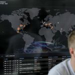 Un analista, durante el último ciberataque, Petya