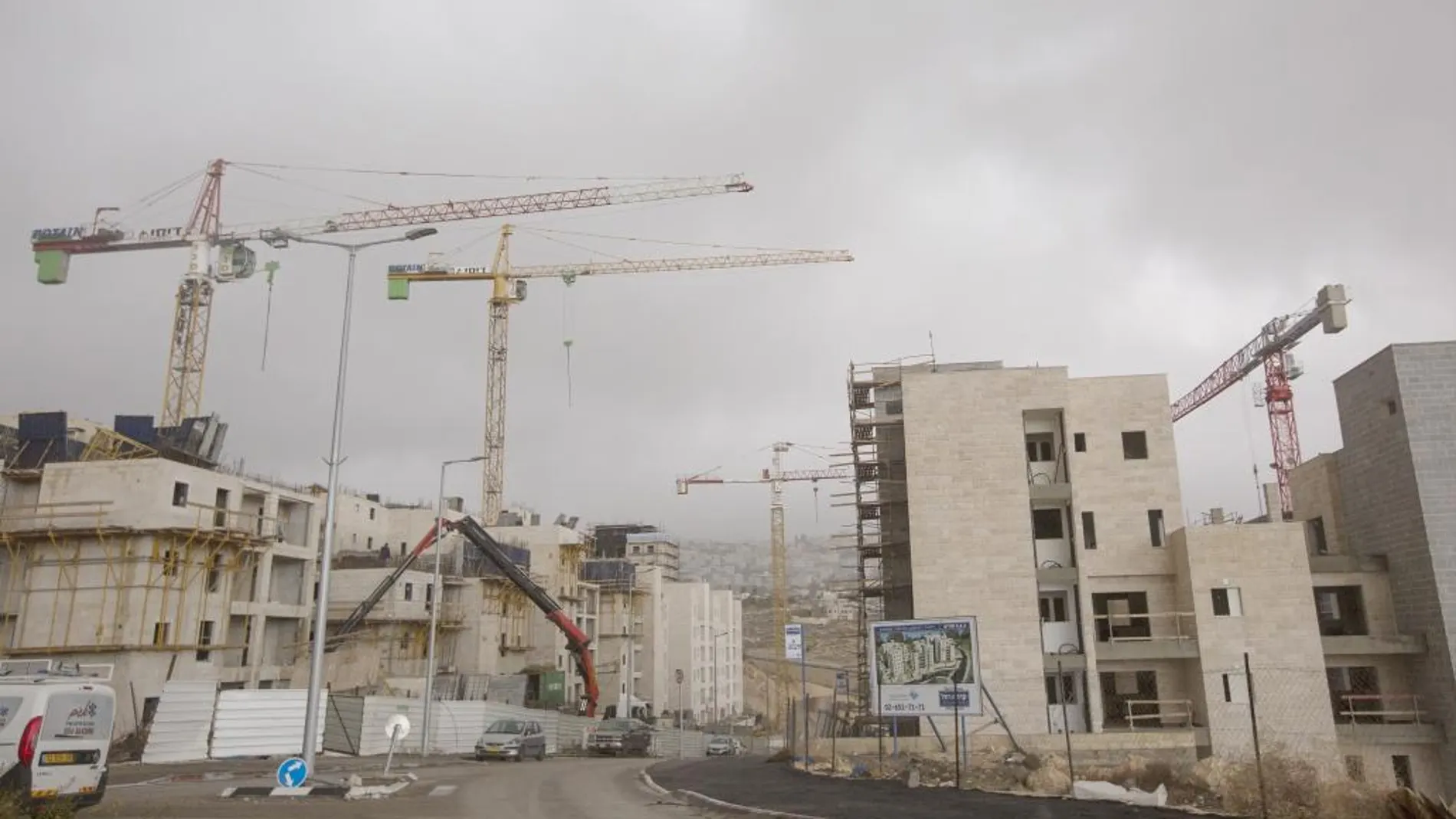 Varias construcciones se encuentran en marcha en el asentamiento de Har Homa, en el territorio palestino ocupado de Jerusalén