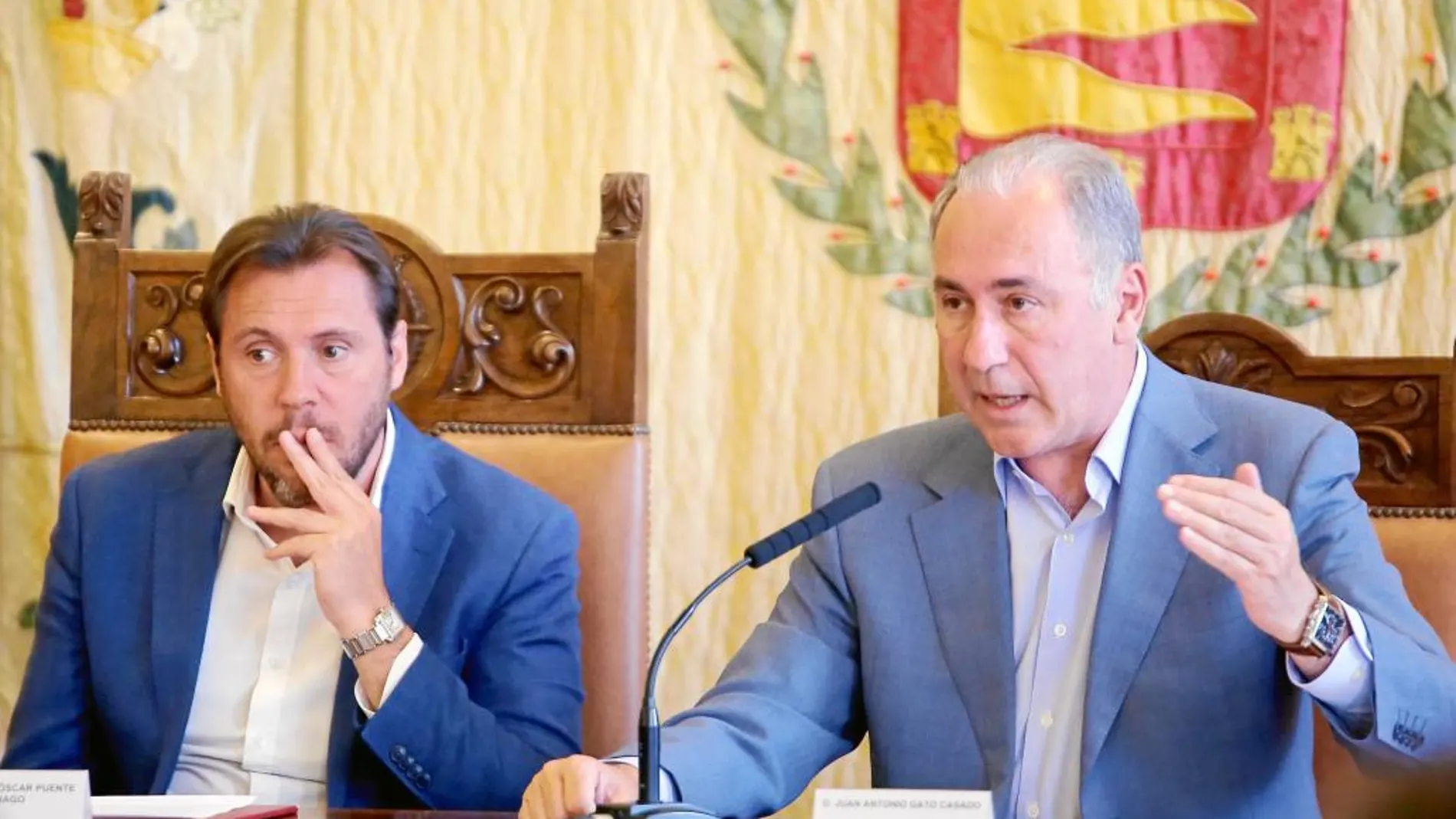 El alcalde de Valladolid, Óscar Puente, y el concejal Antonio Gato presentan el Plan de Empleo 2016