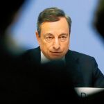 La política de tipos bajos de Mario Draghi ha restado atractivo a los depósitos bancarios a plazo