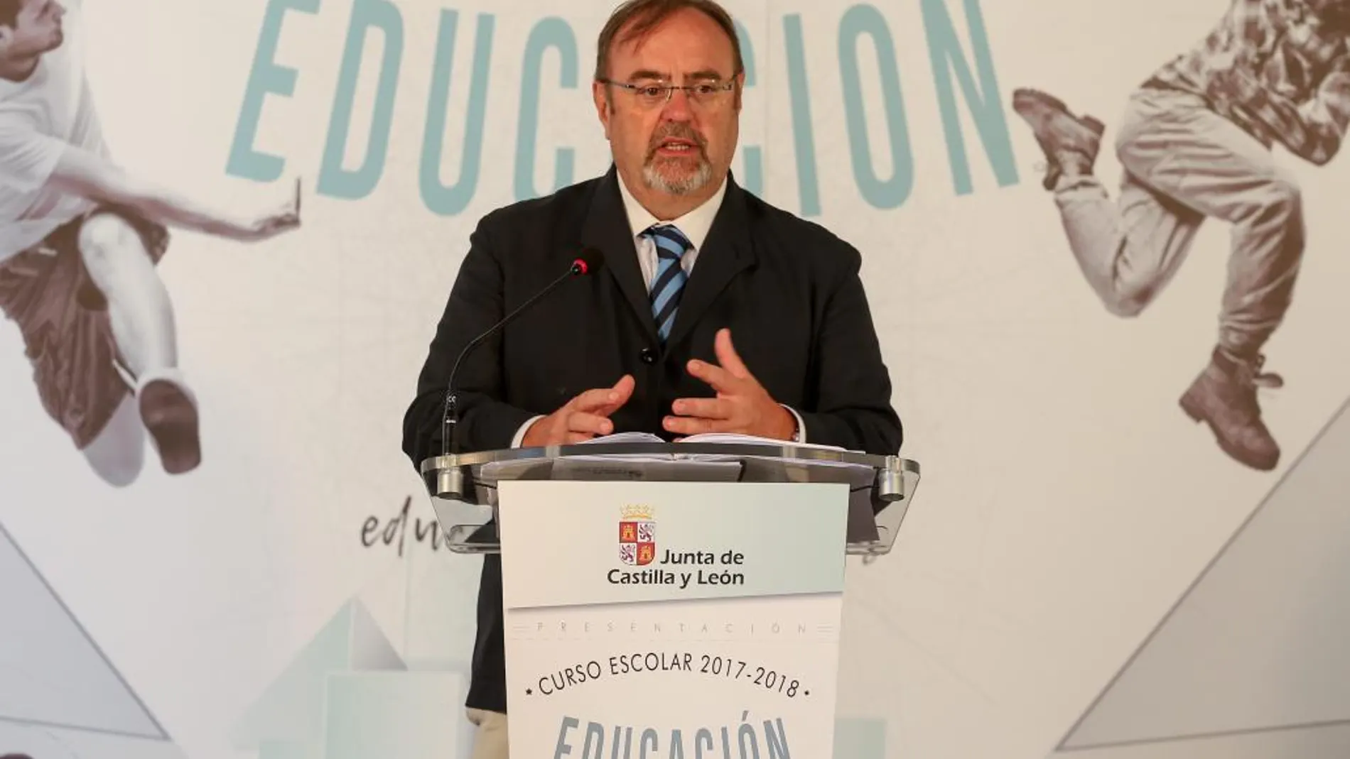 El consejero de Educación de la Junta, Fernando Rey, presenta el curso escolar 2017-2018
