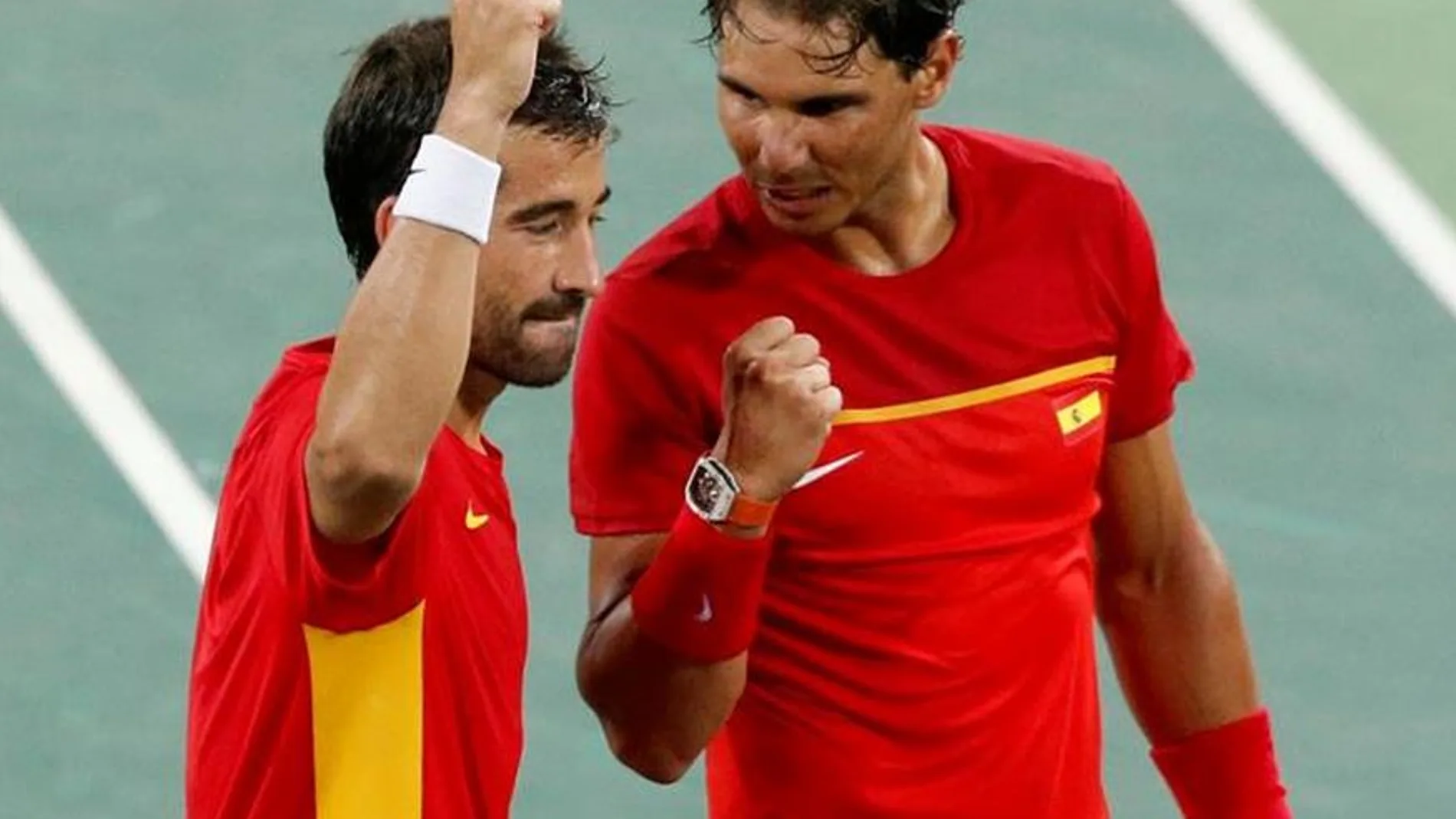Rafael Nadal y Marc López tras vencer a la pareja de Austria