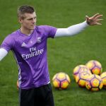 Toni Kroos, durante el entrenamiento en Valdebebas.