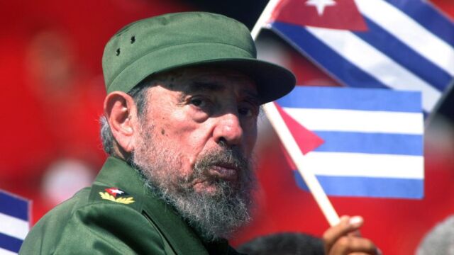 El líder cubano Fidel Castro se retiró del poder en 2006 por una grave enfermedad