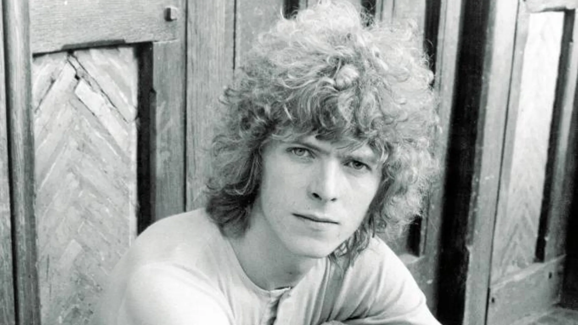 David Bowie, fotografiado en los 60, antes del glam y del Duque Blanco