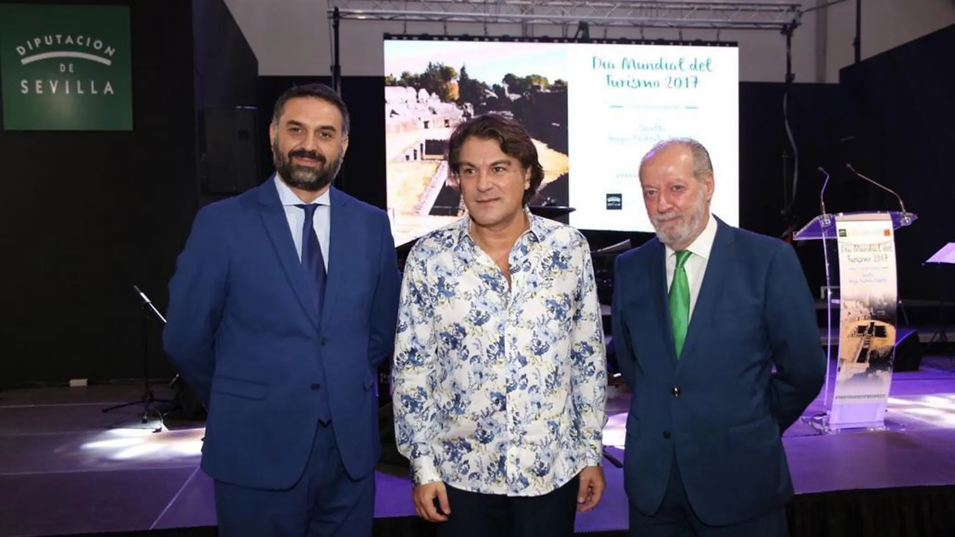 El consejero de Turismo, Dorantes y Villalobos en la presentación