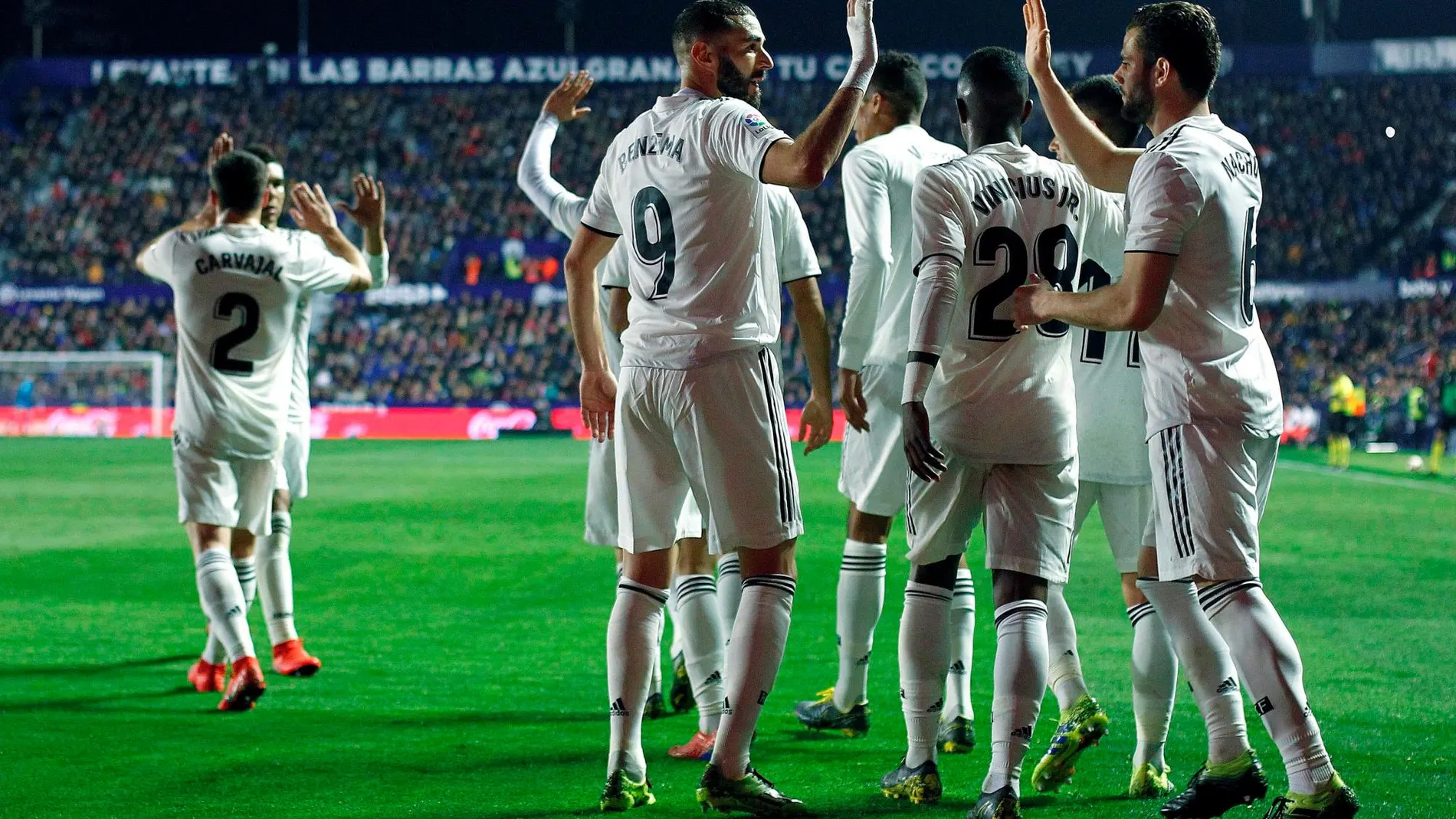 El VAR sonríe al Madrid y gana al Levante (1-2)