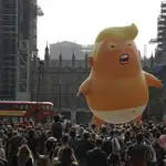 El globo gigante de un &quot;Bebé Trump&quot;en pañales, en Londres