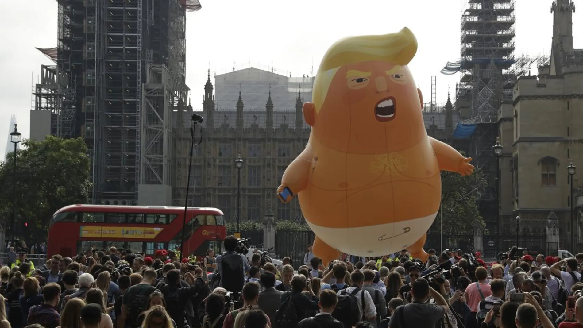 El globo gigante de un "Bebé Trump"en pañales, en Londres