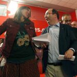 Miquel Iceta conversa con Nuria Parlón, tras ser reelegido líder del PSC en las elecciones primarias del partido.