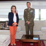 El general Gorjón y la delegada del Gobierno, María José Salgueiro, tras su encuentro