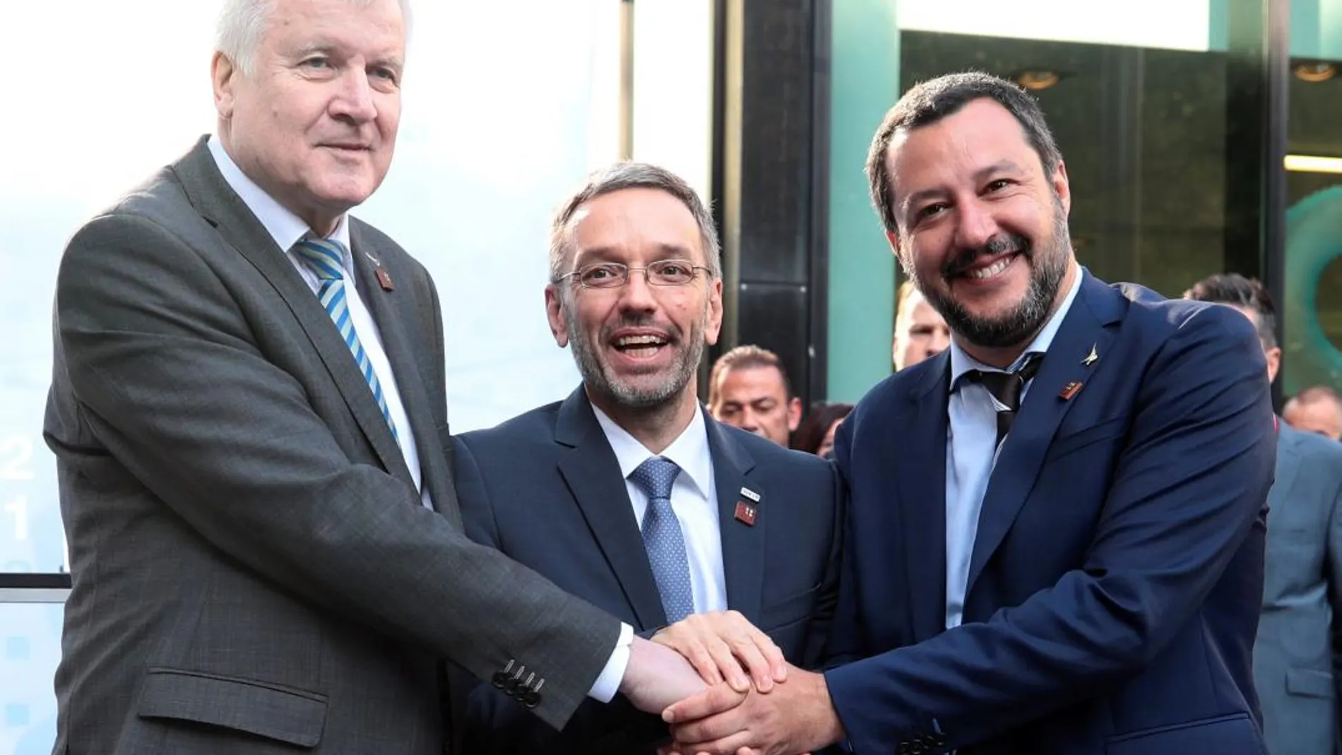 Los ministros de Interior de Alemania, Horst Seehofer, Italia, Matteo Salvini y Austria's Herbert Kickl durante su encuentro / Foto: Reuters