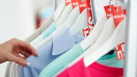 Foto de archivo de una tienda de ropa.