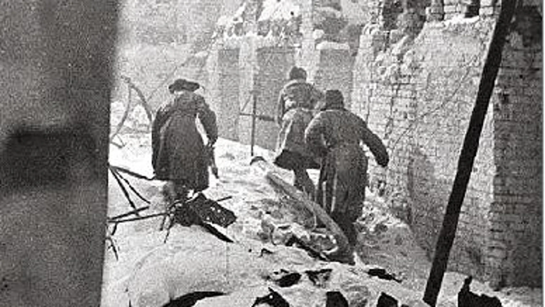 Tropas soviéticas abriéndose camino en las ruinas de Stalingrado en noviembre de 1942