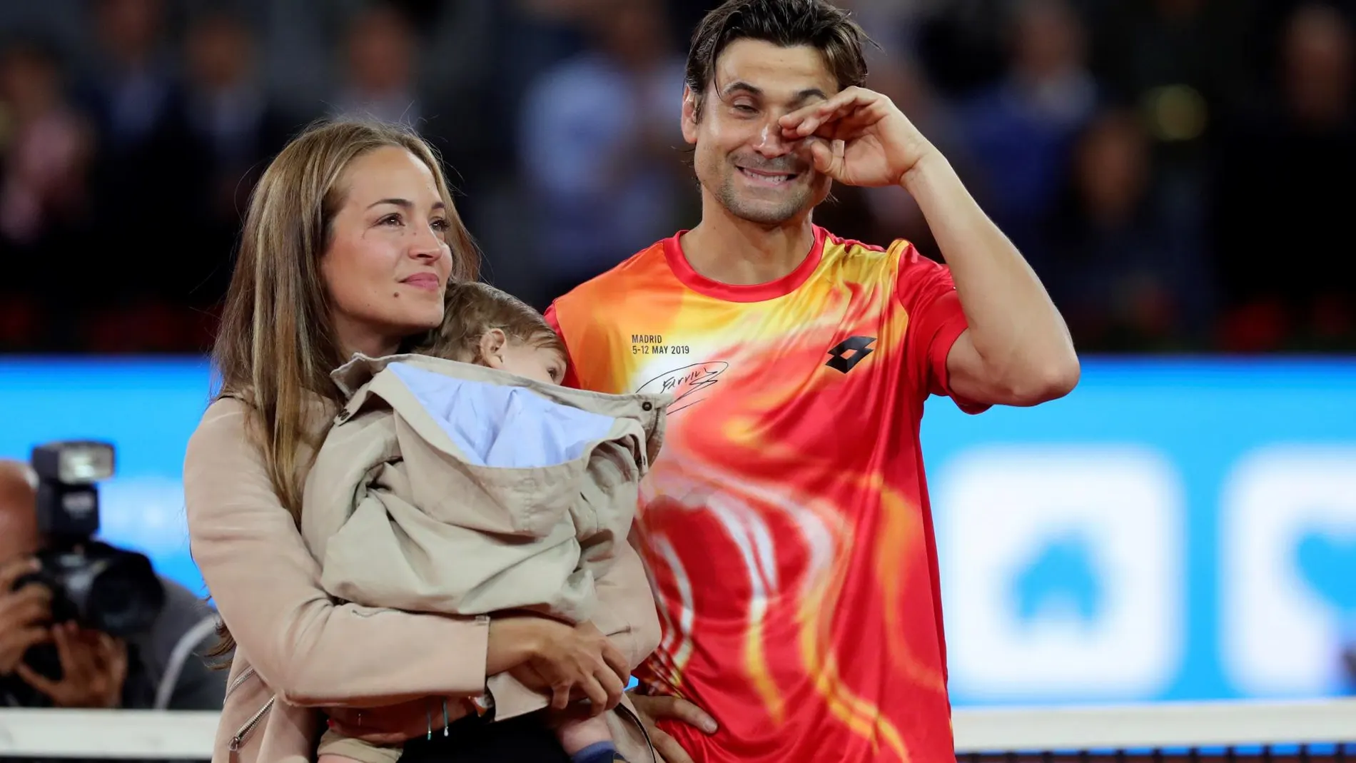 Ferrer, su mujer Marta y su hijo Leo en el adiós del tenista