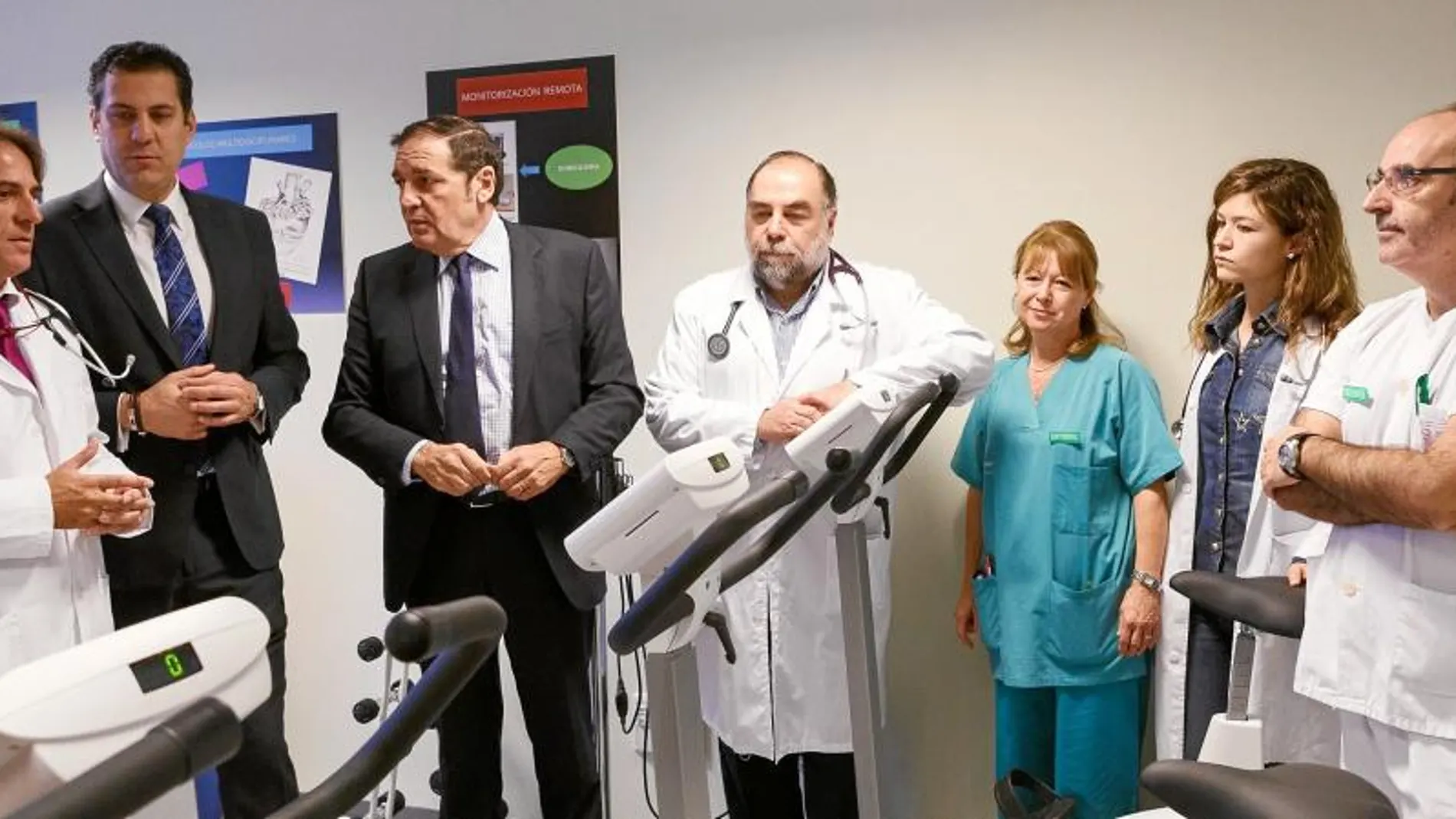 El consejero de Sanidad, Antonio Sáez Aguado, visita el Hospital Virgen de la Concha de Zamora, en compañía del delegado de la Junta en esta provincia, Alberto de Castro.