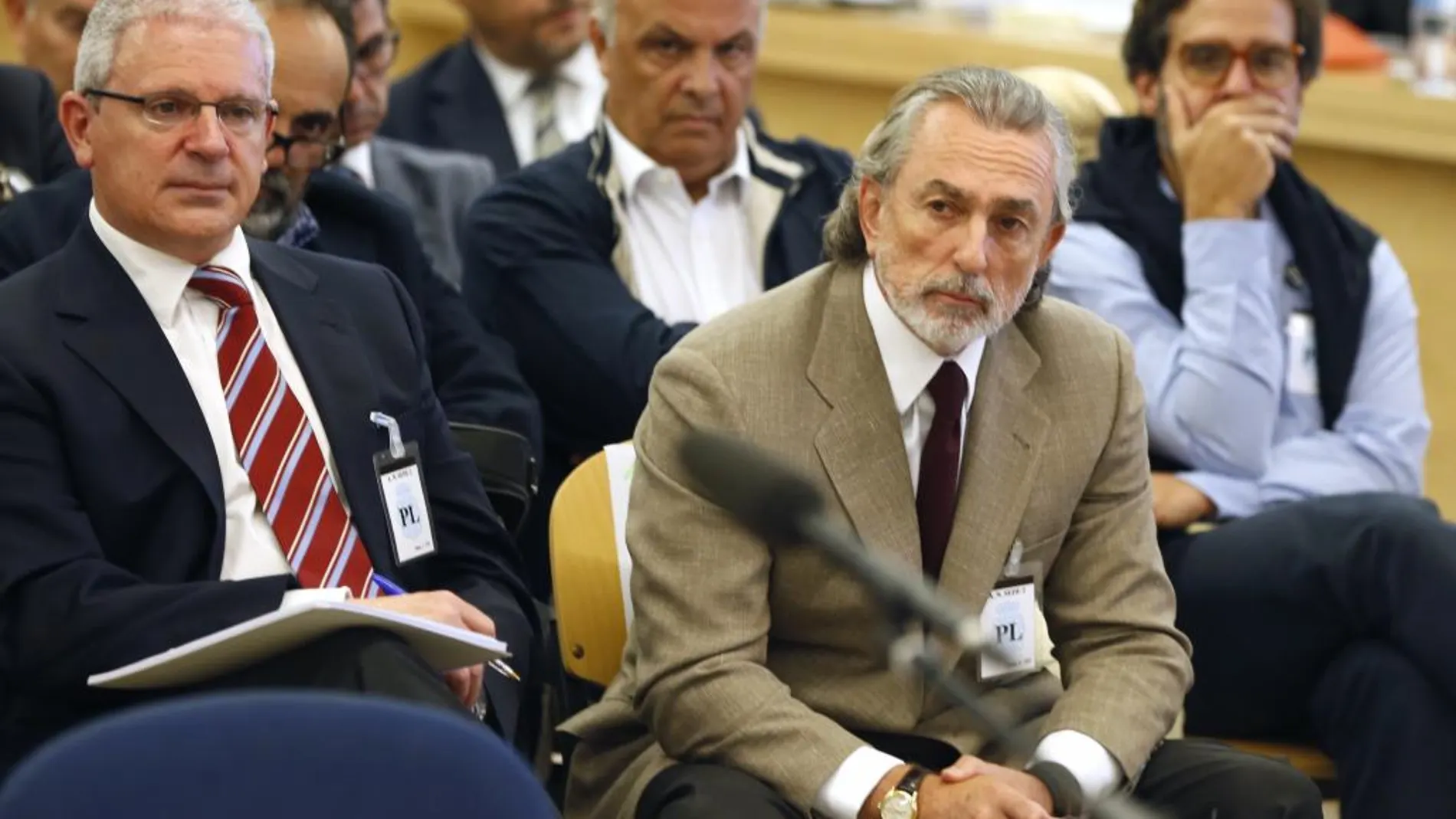 Francisco Correa, líder de Gürtel" (dcha.), durante una de las sesiones del juicio por la primera época de la trama corrupta