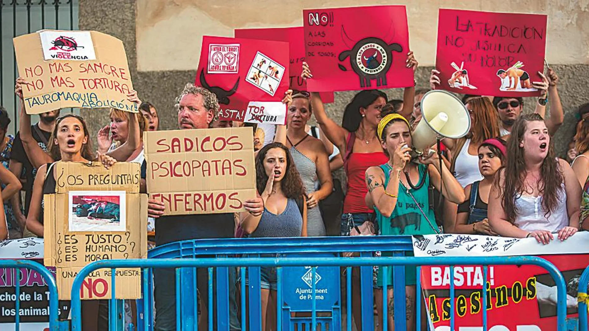 Protestas en la última corrida que se celebró en la plaza de Palma de Mallorca