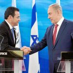 Jimmy Morales y Benjamin Netanyahu, en Jerusalén el 29 de noviembre
