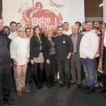 La alcaldesa, Manuela Carmena, presentó ayer el festival acompañada de cocineros del firmamento Michelín