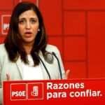 La portavoz del Comité Electoral socialista, Esther Peña, durante la rueda de prensa ofrecida hoy. RFE/Emilio Naranjo