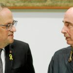 El president Quim Torra y el ex diputado Lluís Llach antes de presentar el foro cívico para el debate constituyente