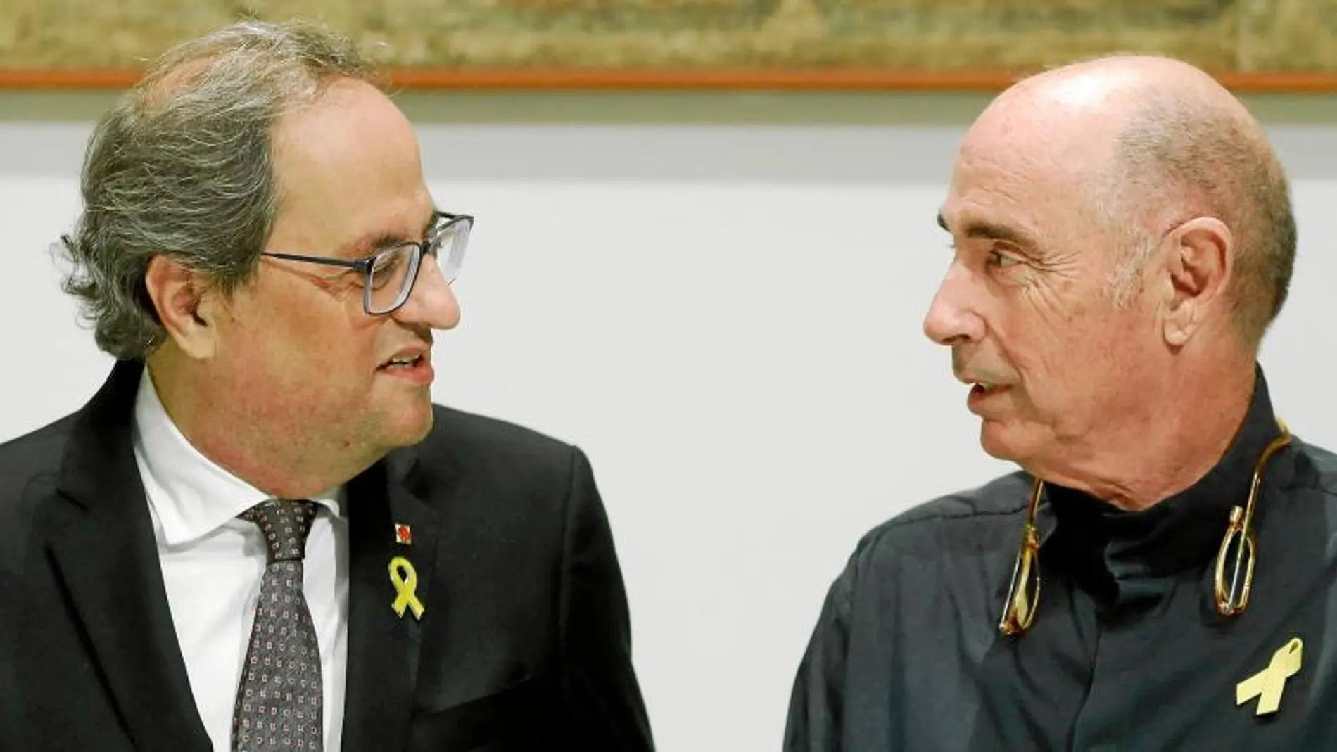 El president Quim Torra y el ex diputado Lluís Llach antes de presentar el foro cívico para el debate constituyente