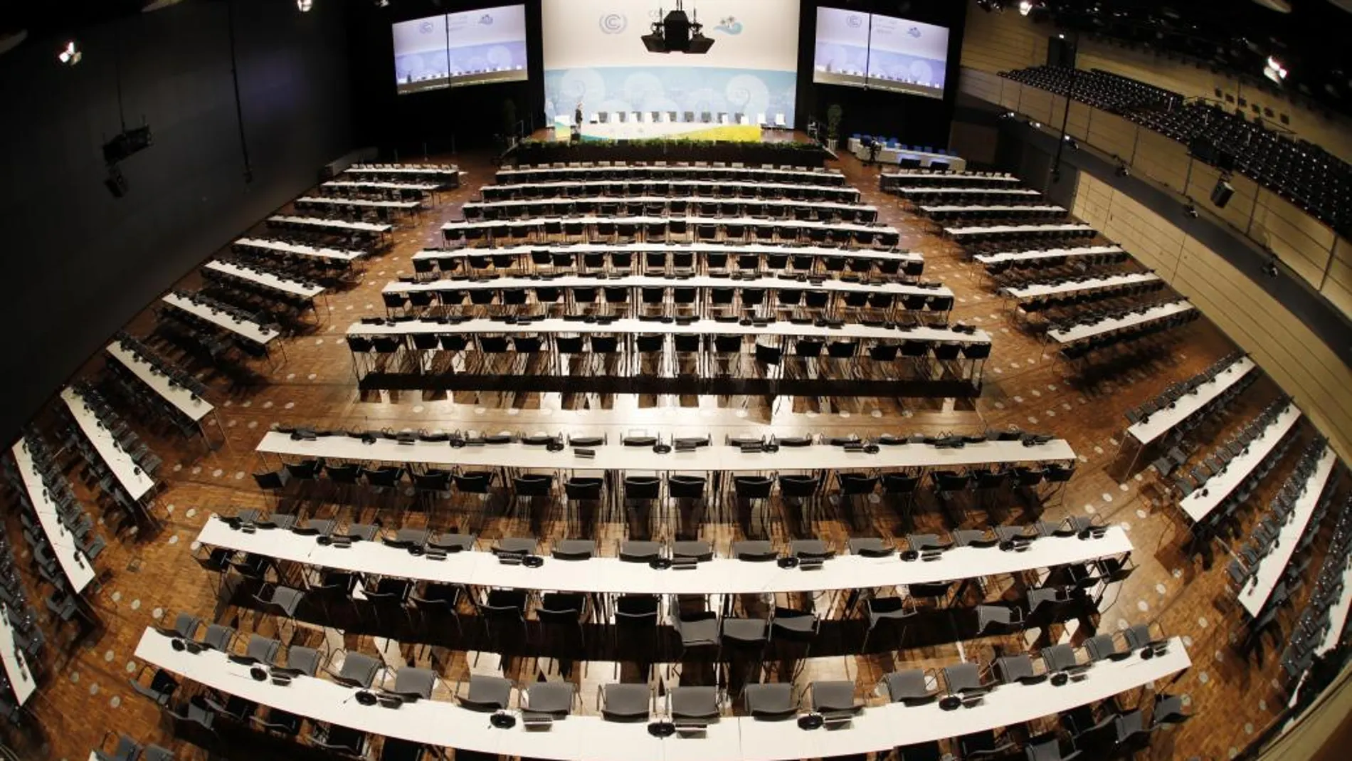 Una de las salas que acogerá la cumbre COP23, horas antes de su inicio