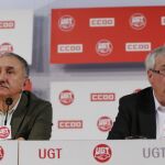 Los secretarios generales de CCOO, Ignacio Fernández Toxo, y de UGT, Pepe Álvarez presentan el documento que van a remitir al Gobierno