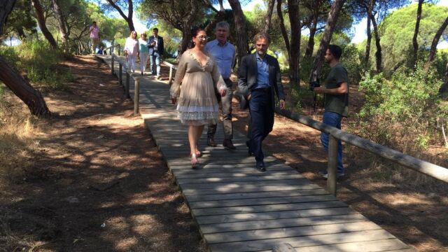 El consejero de Medio Ambiente y Ordenación del Territorio de la Junta de Andalucía, José Fiscal, visitó ayer La Rábida
