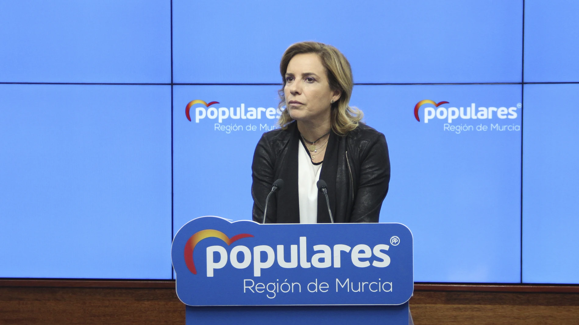 La vicesecretaria de Organización del PP, Adela Martínez-Cachá, exigió ayer la autorización de un trasvase del Tajo para paliar los efectos de la situación de «prealerta» de la cabecera del Segura