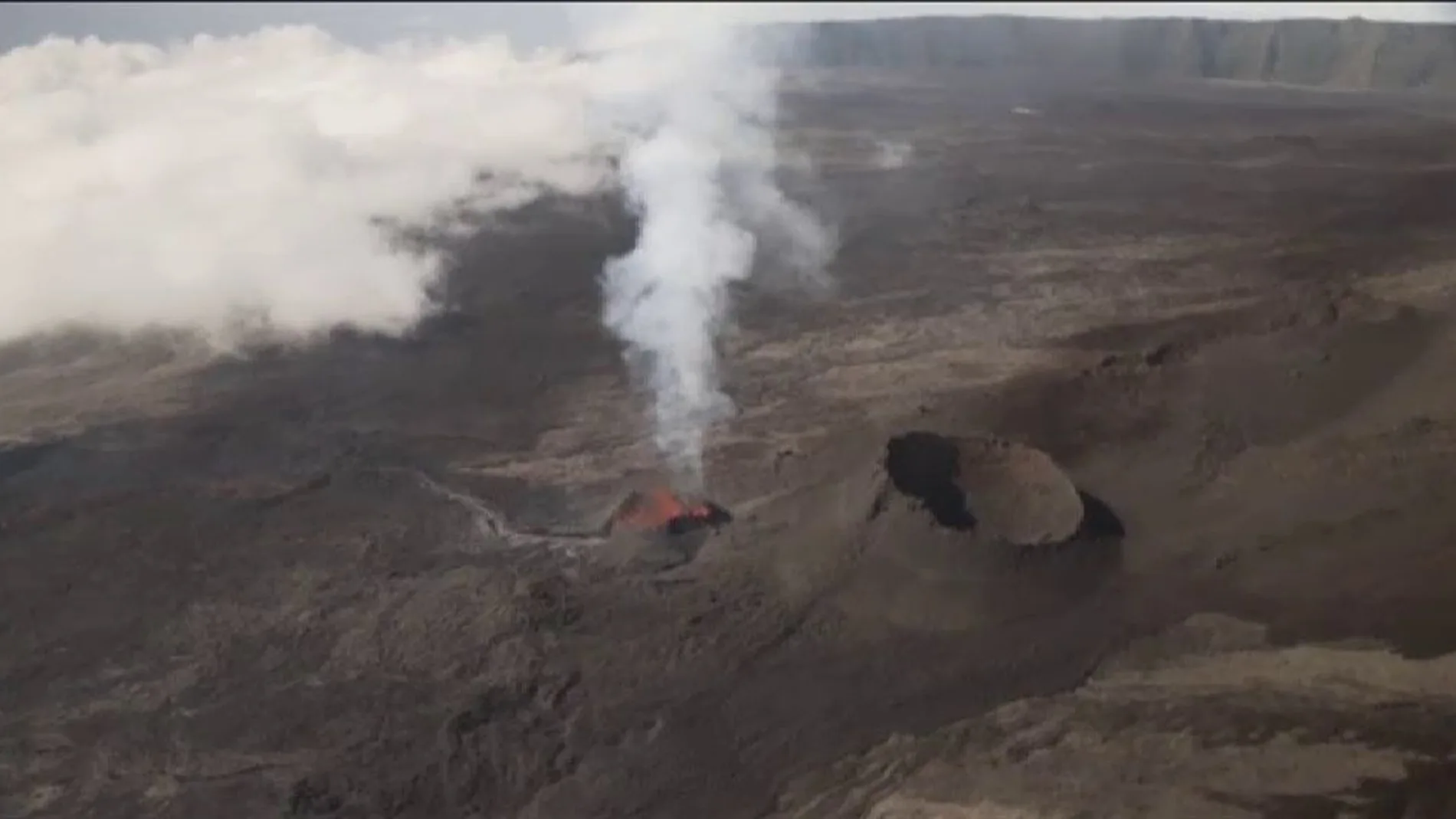 Imagen de la erupción del volcán