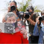 Jerry Lewis posando ante los medios durante el Festival de Cannes de 2013