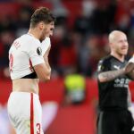 Los jugadores del Sevilla lamentaron el empate en casa ante el Slavia de Praga / Efe