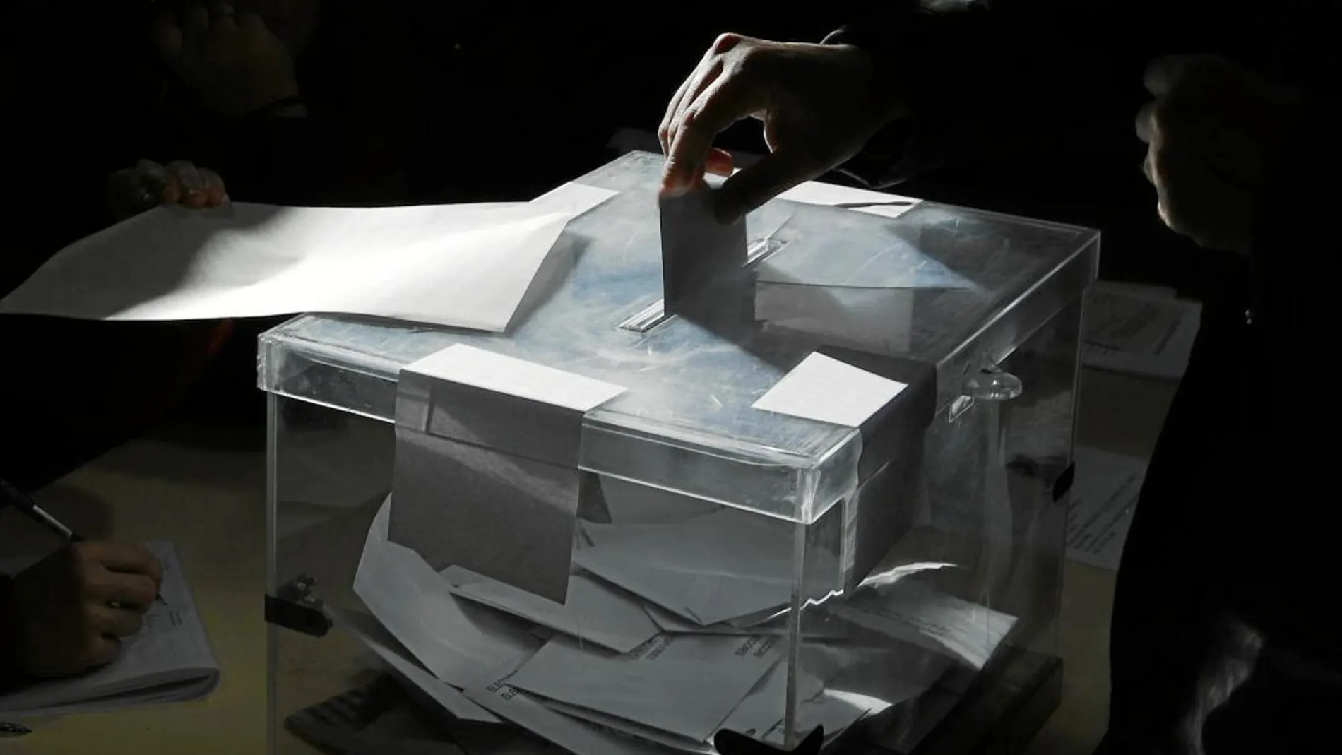 Los españoles coinciden en un deseo general de cambiar la Ley Electoral / AP