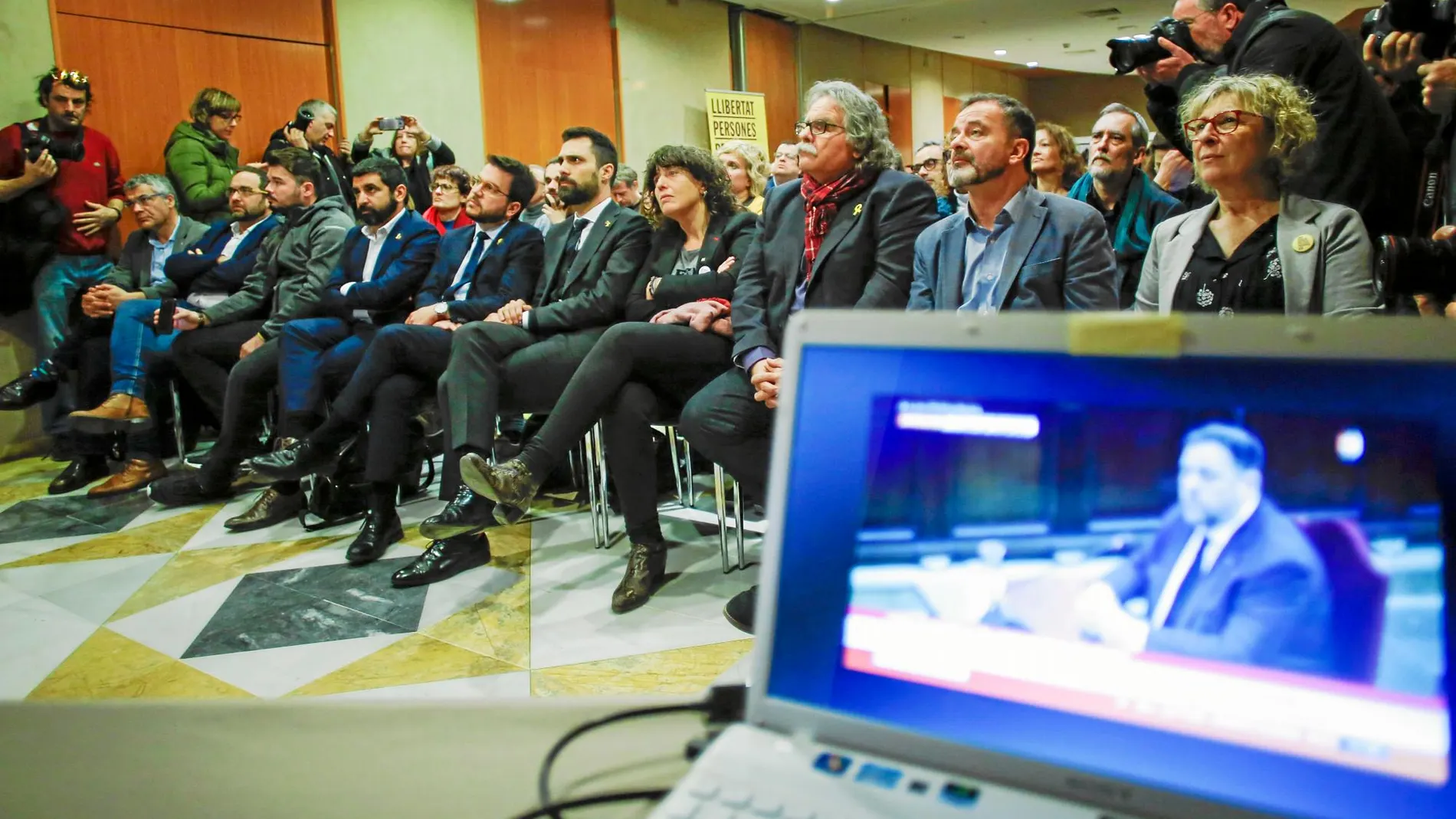 A la declaración de Junqueras en el Tribunal Supremo acudieron, entre otros, el presidente de la Generalitat, el portavoz de ERC, Joan Tardá, el diputado Gabriel Rufián. Foto: Javier Fdez.-Largo