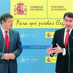 Rafael Catalá y Juan Carlos Suárez-Quiñones explican los contenidos del convenio firmado