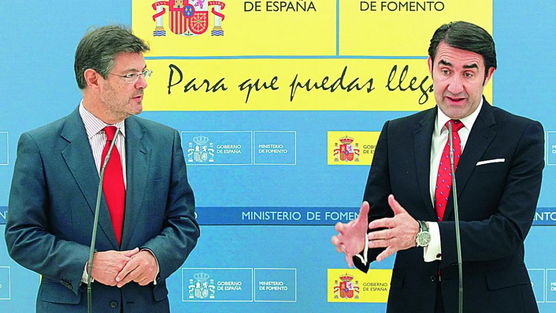 Rafael Catalá y Juan Carlos Suárez-Quiñones explican los contenidos del convenio firmado