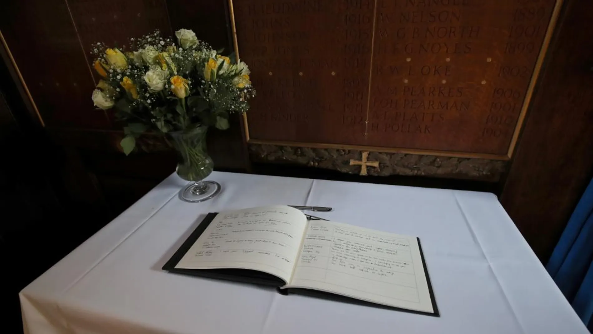 Un libro de condolencias por Stephen Hawking en la Universidad de Cambridge