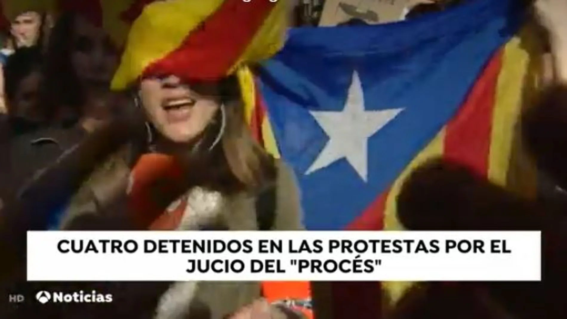 Instante en que la reportera fue boicoteada por los manifestantes en Cataluña / Antena 3