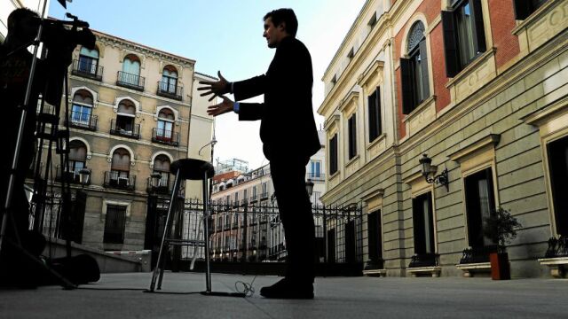 Pablo Casado ofreció ayer al presidente de la Xunta que tenga «una mayor implicación en la política nacional» después del Congreso extraordinario de este fin de semana. También confirmó que hoy asistirá al almuerzo de ex ministros de Rajoy que no respaldan la candidatura de Sáenz de Santamaría