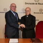 Jesús Julio Carnero y Ricardo Blázquez firman el acuerdo