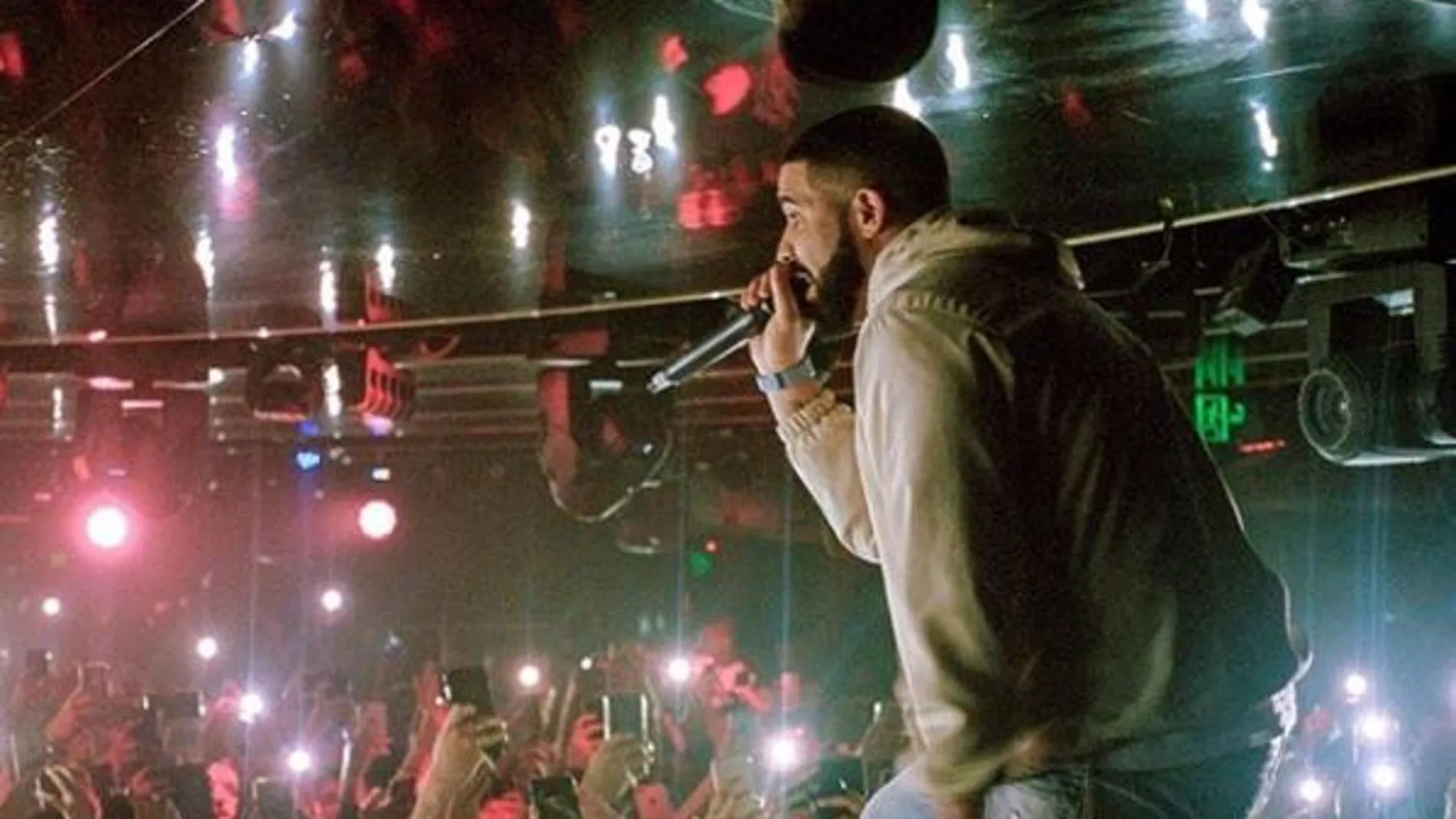 Imagen del Drake durante uno de sus conciertos