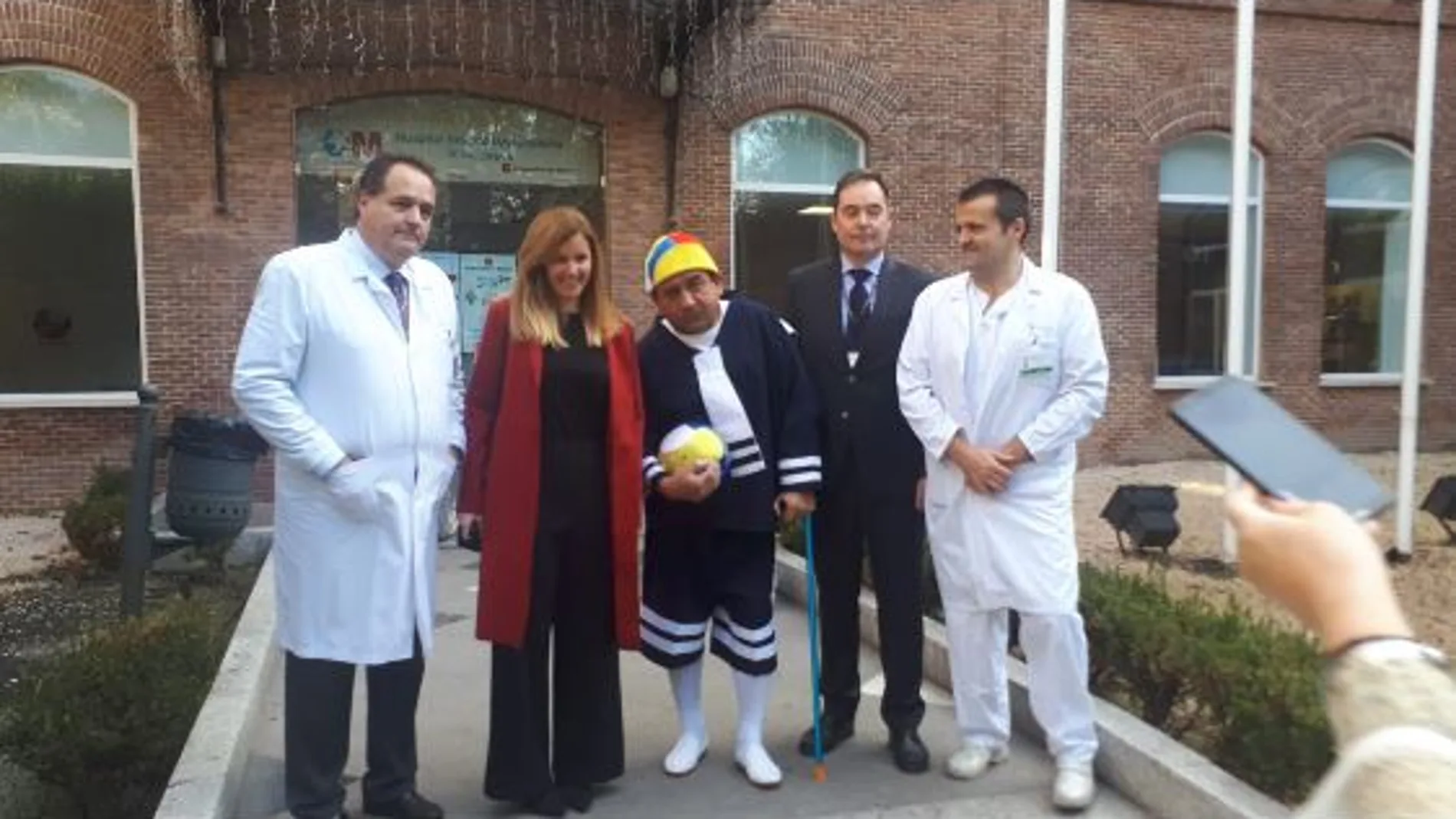 Kico, el esfuerzo hecho realidad, en favor de la juventud visita el Hospital del Niño Jesús de Madrid